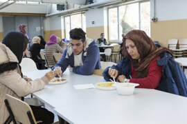 Mittagessen in Flüchtlingsunterkunft Aschendorf 